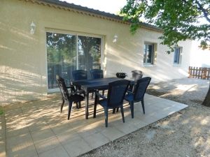 Terrasse du gite l'Instant Présent, gite avec piscine privée en sud Ardèche