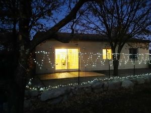 Vue extérieure du gite l'Instant Présent, gite avec piscine privée en Ardèche